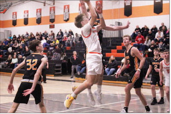 Horicon Boys Basketball Drop Games to Conference Leaders